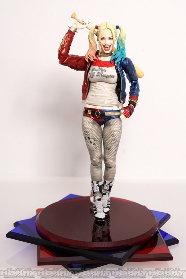 Figuarts Suicide Squad: Margot Robbie's Harley Quinn. Full shot.